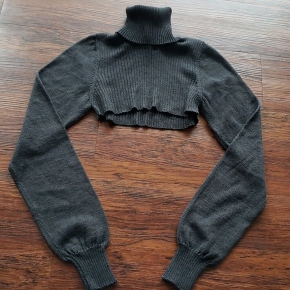 Valentino Black Chic Feminine Turtleneck Crop Merino Wool Sweater Size Small